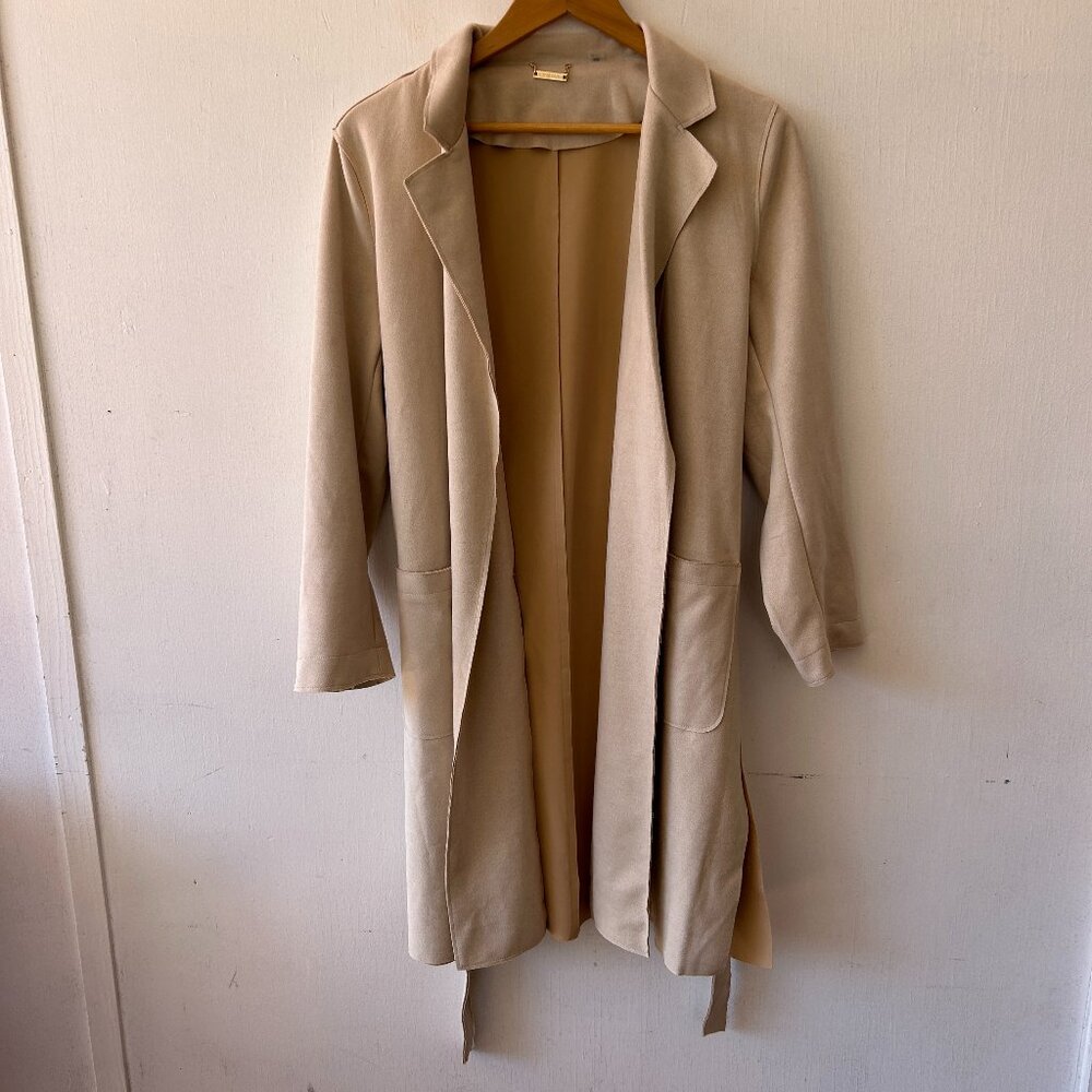 Tahari Vegan Leather Cream Trench Coat Womens Medium Belted Minimalist